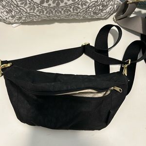 Canvelle Fanny pack. Black leopard